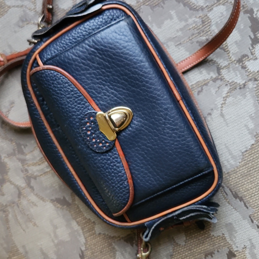 Vintage Dooney and Bourke Kitty crossbody bag - Picture 8 of 15